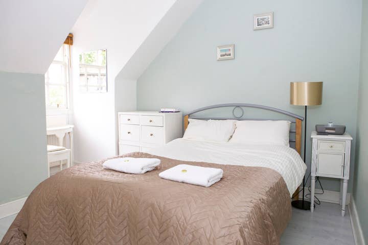 bedroom with double bed